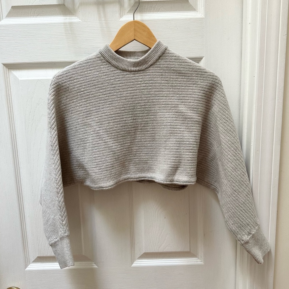 Aritzia Wilfred free cropped ribbed sweater gray